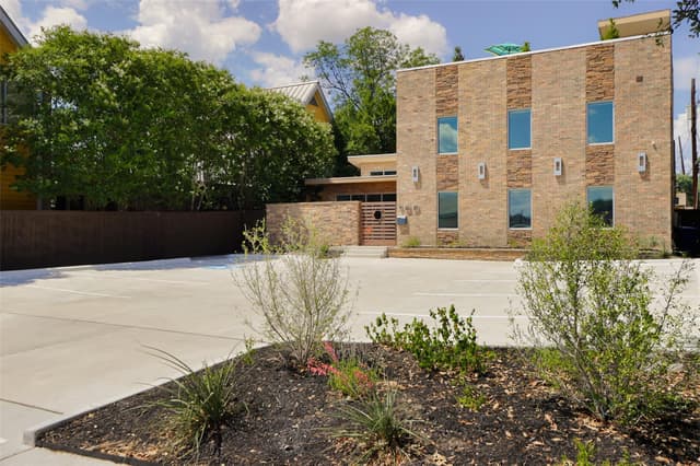 Photo of 900 W North Loop BLVD, Austin TX 78756